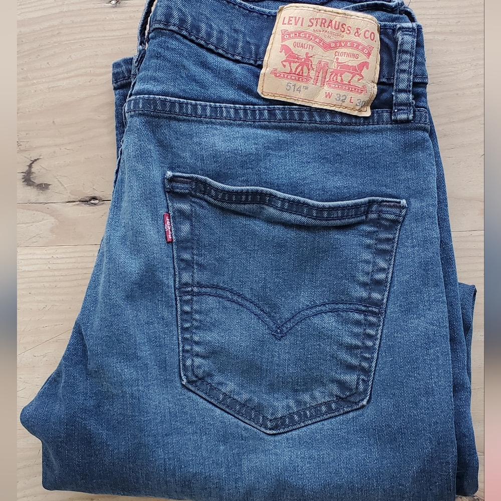 Levi's 514 size 32/30 darker blue wash